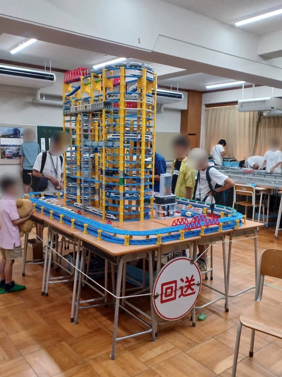 第61回(2025年)の様子。何と驚異の**21階建て**(!?)個人では容易に成し得ない規模感に圧倒されていました。