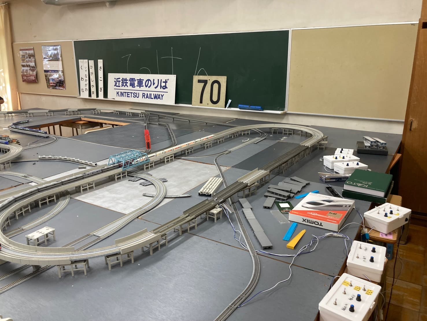 第61回(2025年)の直前期の試運転の様子。ジョイント音(いわゆる「ガタンゴトン」)が心地良く、何時間でも見ていられます。