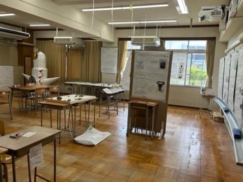 文化祭当日の展示 画質悪くてすみません (左半分は別の部活の展示)